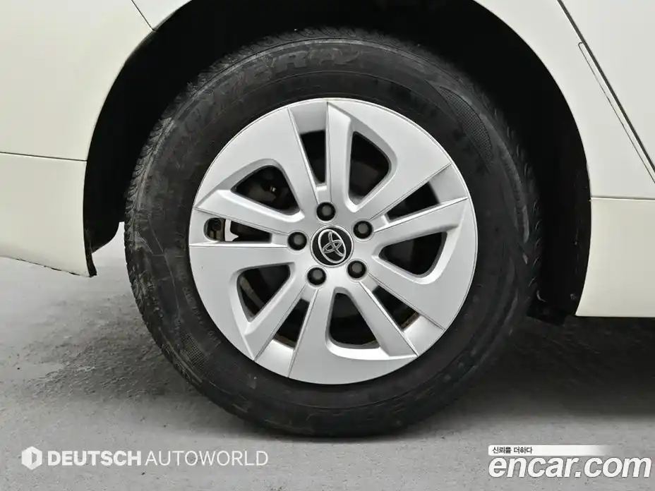 Toyota Prius 2017 1.8 Автомат в Москве № 609859, фото 5