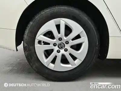 Toyota Prius 2017 1.8 Автомат в Москве № 609859, миниатюра 5