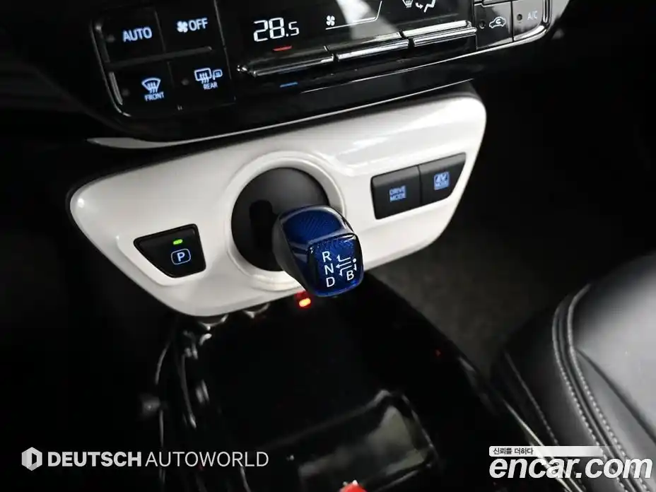 Toyota Prius 2017 1.8 Автомат в Москве № 609859, фото 9