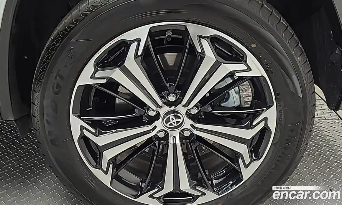 Toyota RAV4 2025 2.5 Автомат в Москве № 609882, фото 5