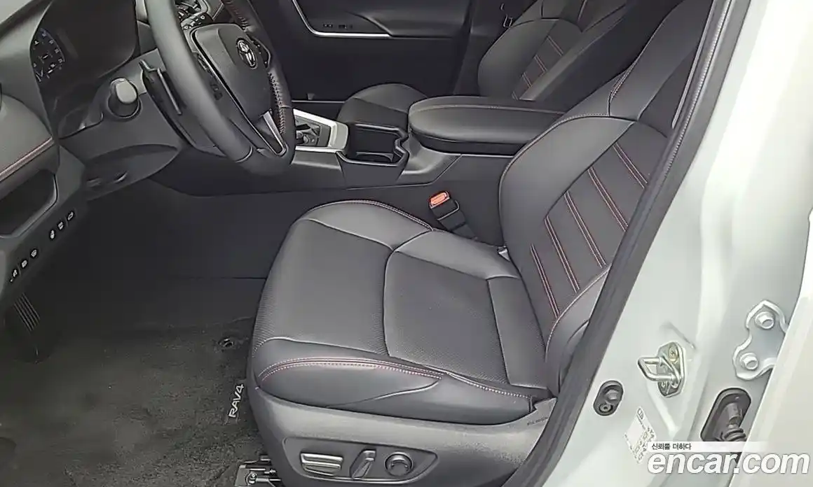 Toyota RAV4 2025 2.5 Автомат в Москве № 609882, фото 10