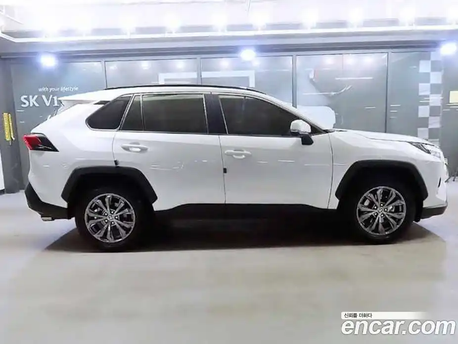 Toyota RAV4 2022 2.5 Вариатор в Москве № 609917, фото 3