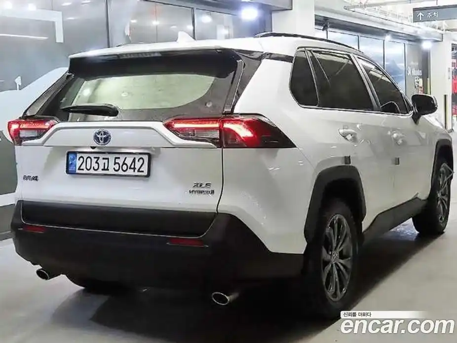 Toyota RAV4 2022 2.5 Вариатор в Москве № 609917, фото 4