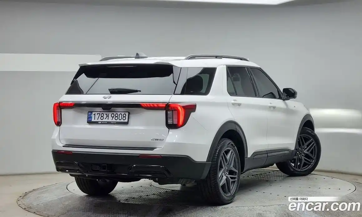 Ford Explorer 2025 2.3 Автомат в Москве № 610278, фото 4