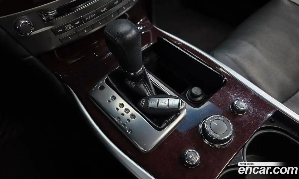 Infiniti Q70 2015 3.0 Автомат в Москве № 610993, фото 9