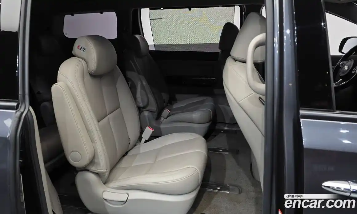 Kia Canival 2016 2.2 Автомат в Москве № 612898, фото 12