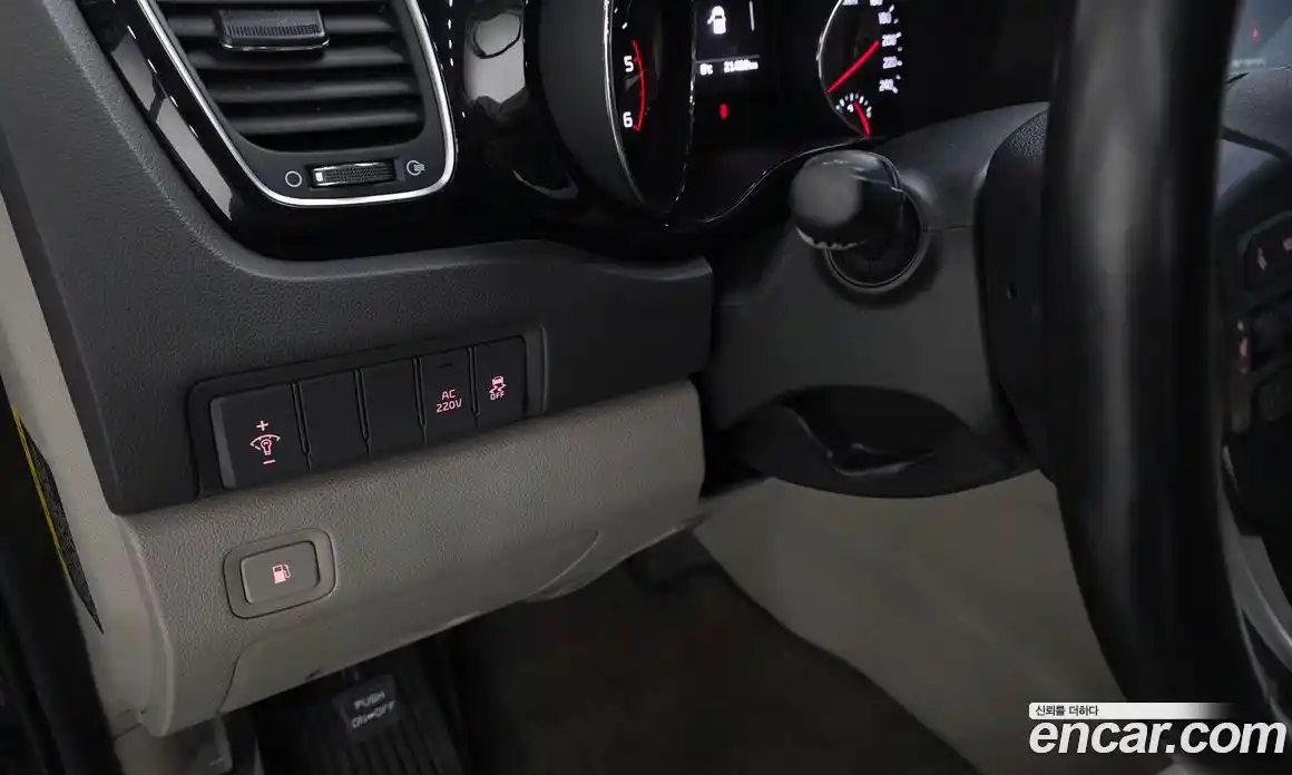 Kia Canival 2016 2.2 Автомат в Москве № 612898, фото 14