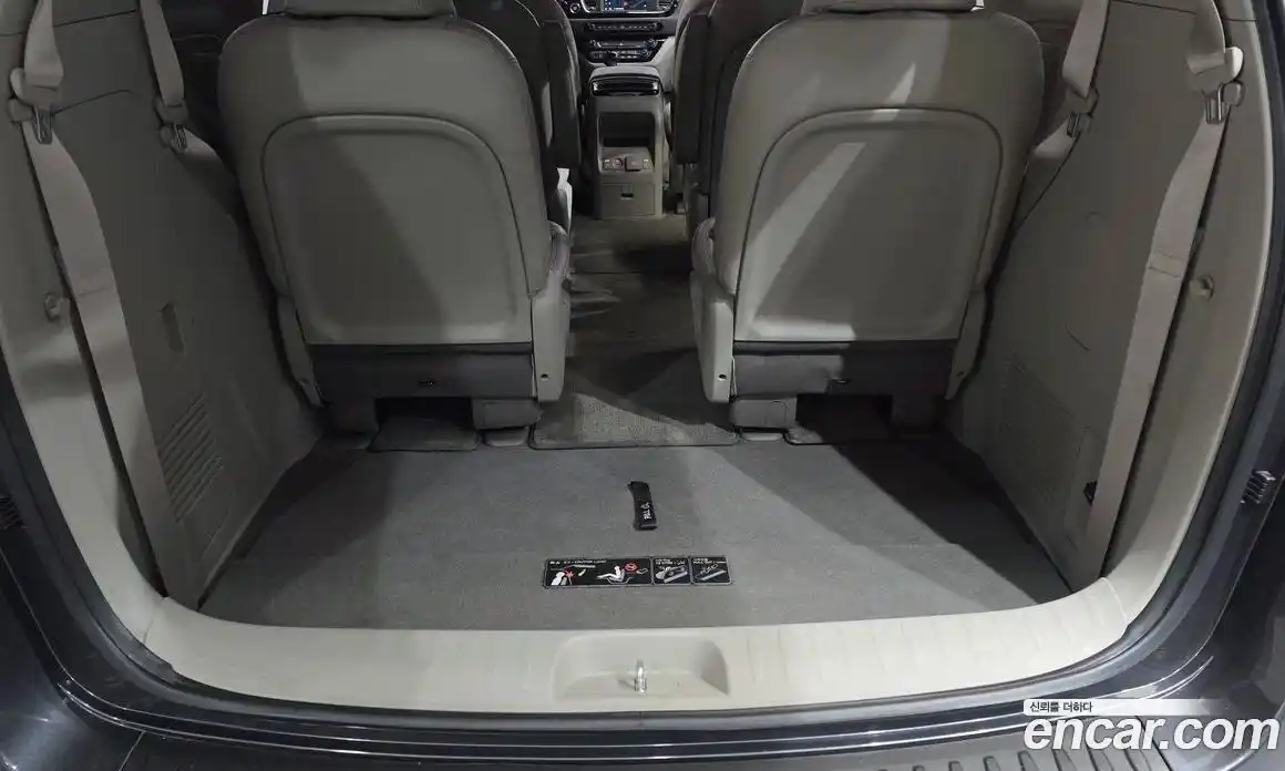 Kia Canival 2016 2.2 Автомат в Москве № 612898, фото 20