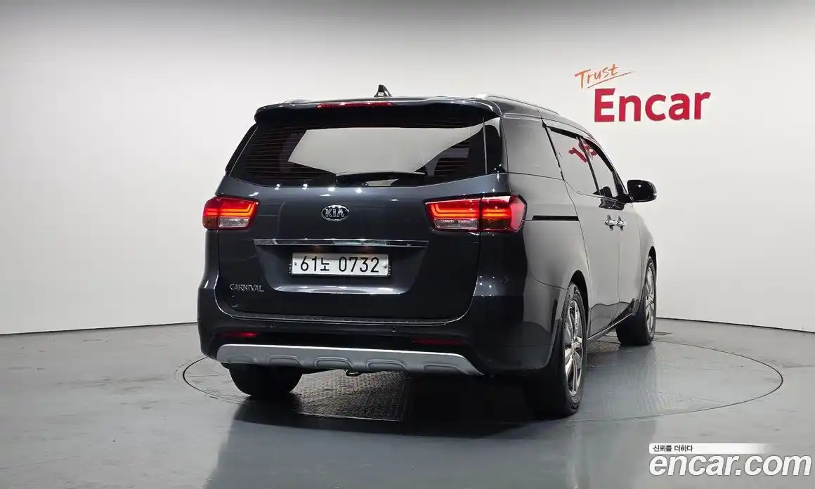 Kia Canival 2016 2.2 Автомат в Москве № 612898, фото 4