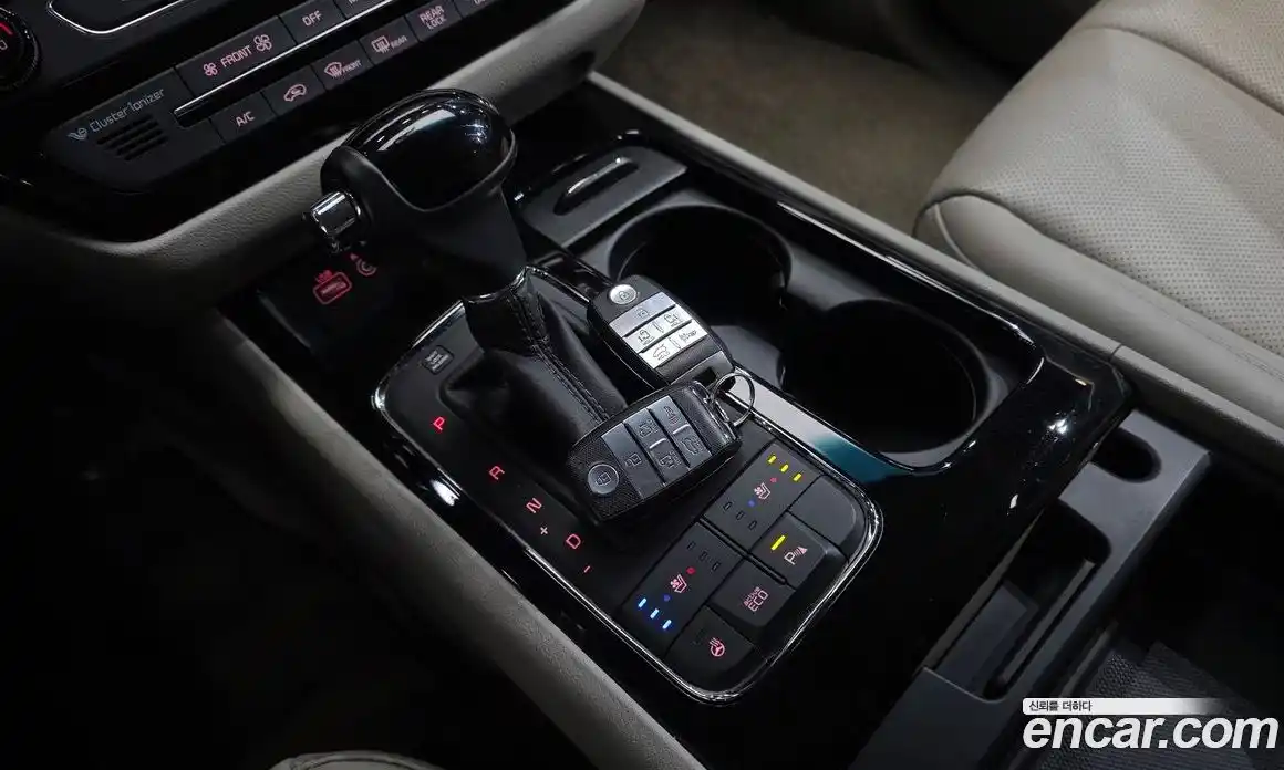 Kia Canival 2016 2.2 Автомат в Москве № 612898, фото 9