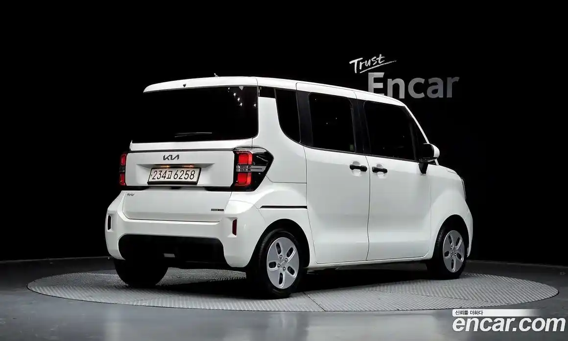 Kia Ray 2023 1.0 Автомат в Москве № 612921, фото 1