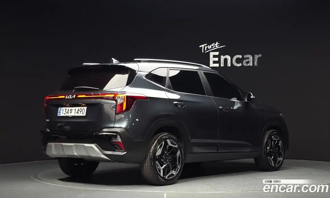 Kia Seltos 2024 2.0 Автомат в Москве № 613106, фото 2