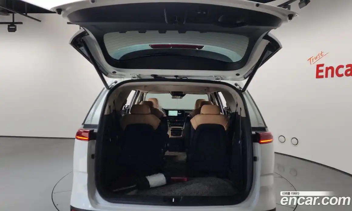 Kia Canival 2023 3.5 Автомат в Москве № 614010, фото 20