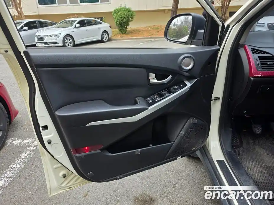 SsangYong Korando 2015 2.0 Механическая в Москве № 617945, фото 16