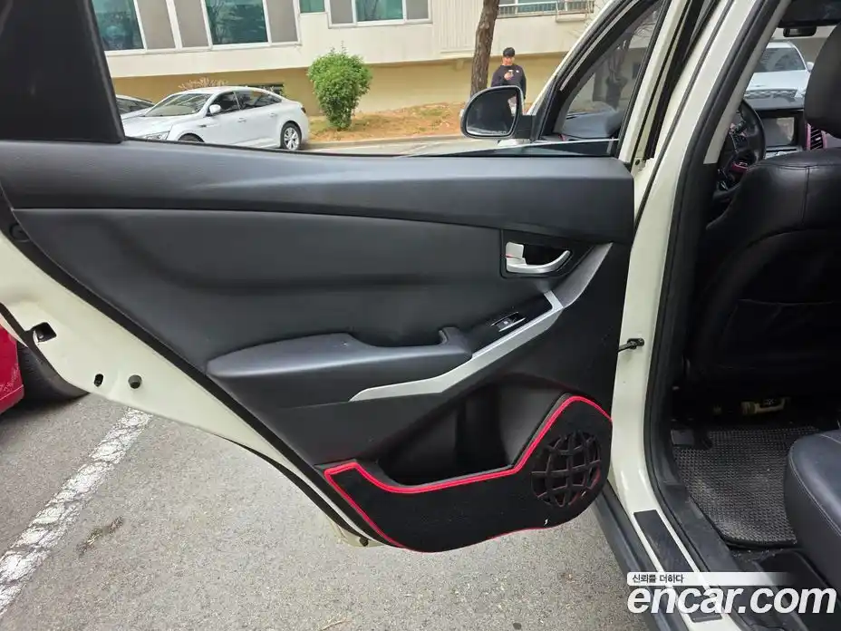 SsangYong Korando 2015 2.0 Механическая в Москве № 617945, фото 17