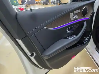 Mercedes-Benz E-Class 2021 1.9 Автомат в Москве № 623442, миниатюра 11