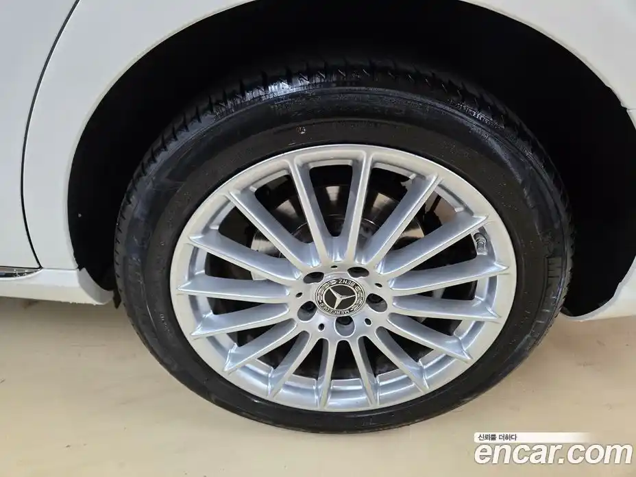 Mercedes-Benz E-Class 2021 1.9 Автомат в Москве № 623442, фото 8