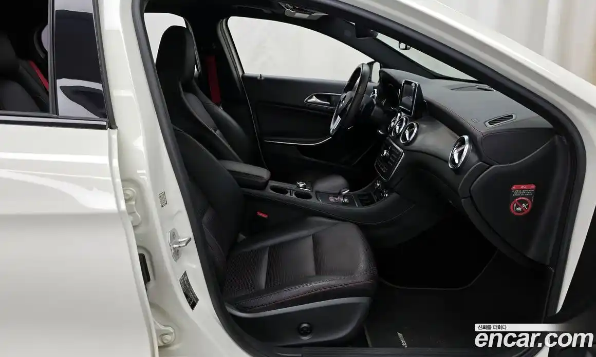 Mercedes-Benz GLA-Class 2015 2.0 Автомат в Москве № 623978, фото 11