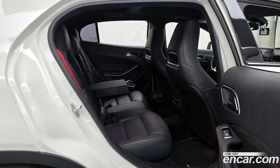 Mercedes-Benz GLA-Class 2015 2.0 Автомат в Москве № 623978, фото 12