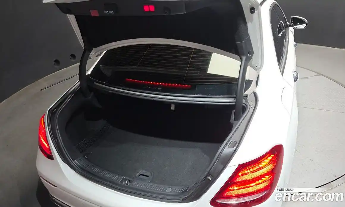 Mercedes-Benz E-Class 2020 2.0 Автомат в Москве № 624112, фото 20