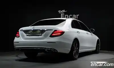 Mercedes-Benz E-Class 2020 2.0 Автомат в Москве № 624112, миниатюра 2