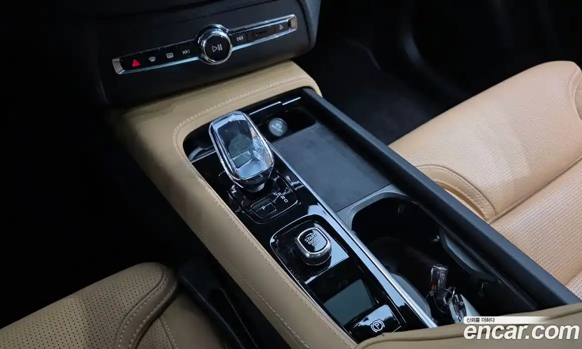 Volvo XC90 2024 2.0 Автомат в Москве № 626138, фото 9