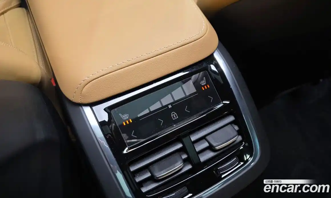 Volvo XC60 2024 2.0 Автомат в Москве № 626182, фото 17