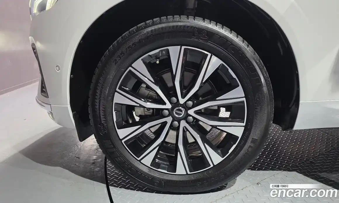 Volvo XC60 2024 2.0 Автомат в Москве № 626182, фото 5