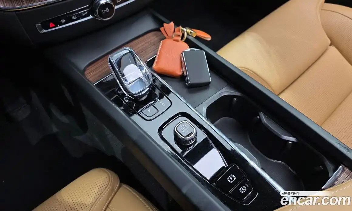 Volvo XC60 2024 2.0 Автомат в Москве № 626182, фото 9