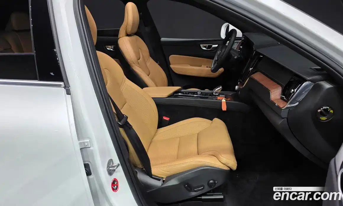 Volvo XC60 2024 2.0 Автомат в Москве № 626182, фото 10