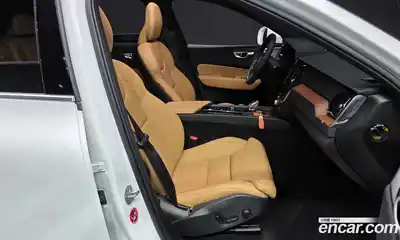 Volvo XC60 2024 2.0 Автомат в Москве № 626182, миниатюра 10