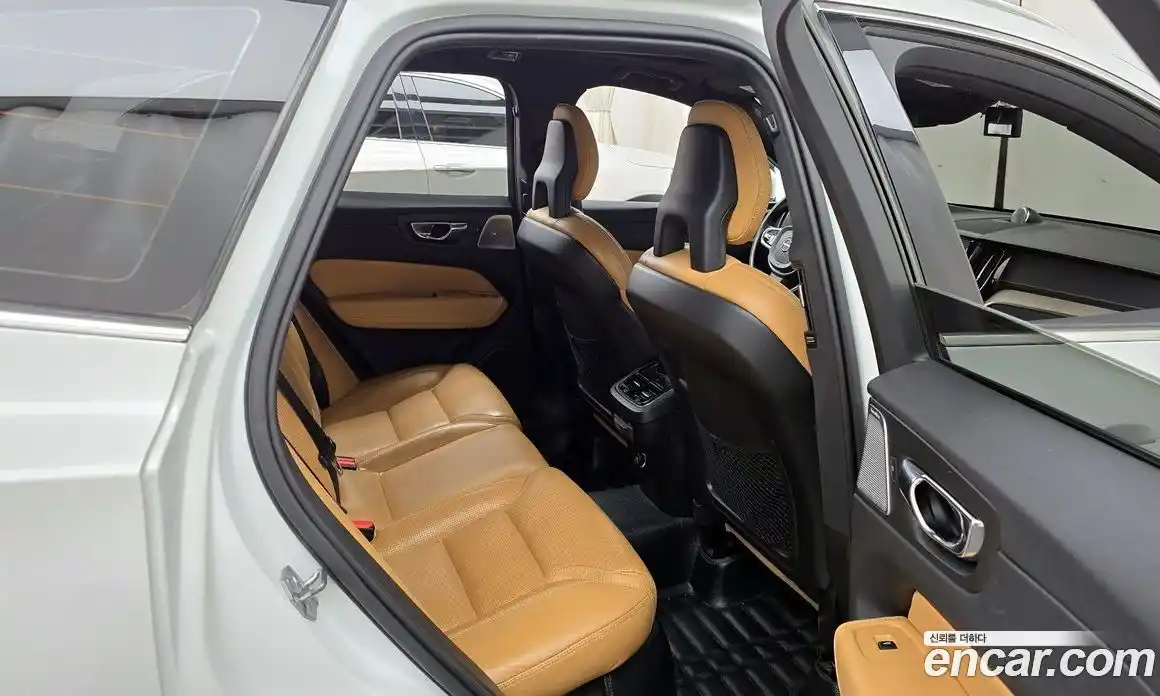 Volvo XC60 2018 2.0 Автомат в Москве № 626412, фото 12