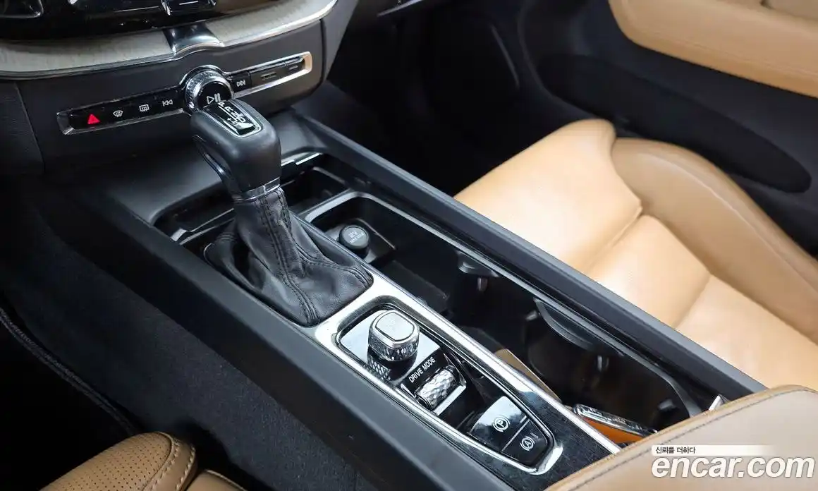 Volvo XC60 2018 2.0 Автомат в Москве № 626412, фото 9