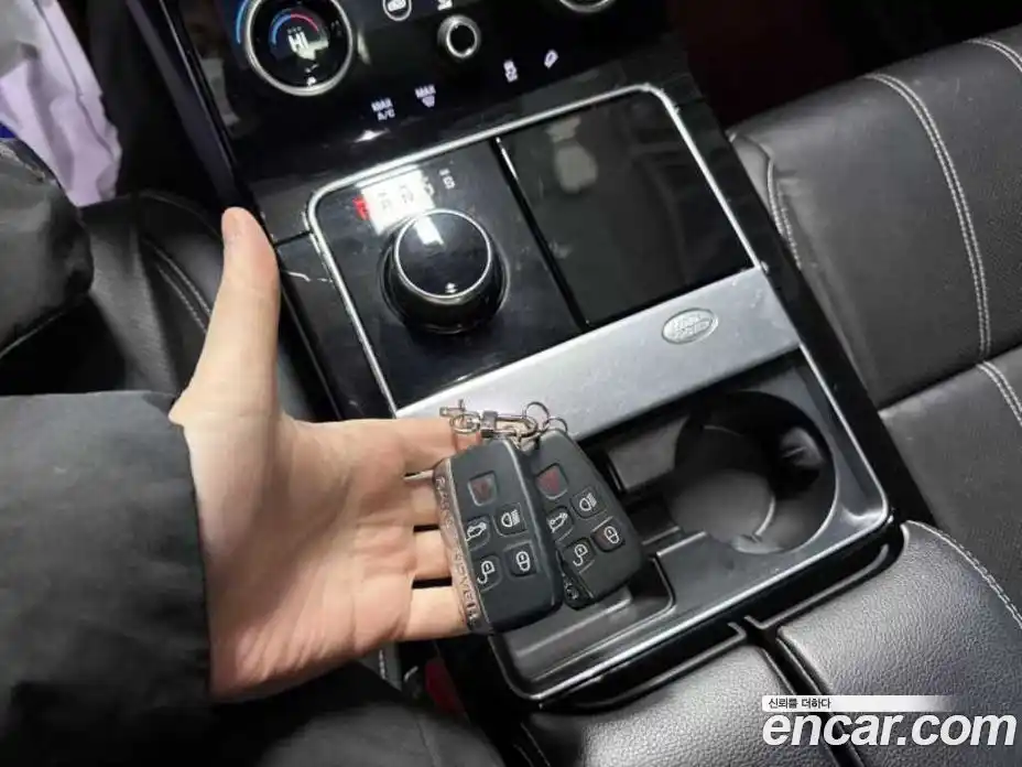 Land Rover Range-Rover Velar 2018 2.0 Автомат в Москве № 627622, фото 13