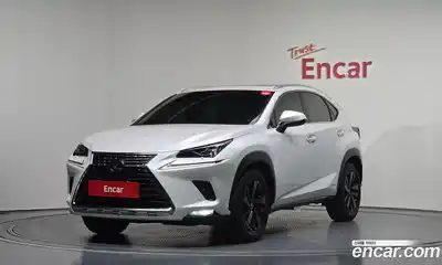 Lexus NX, 2021
