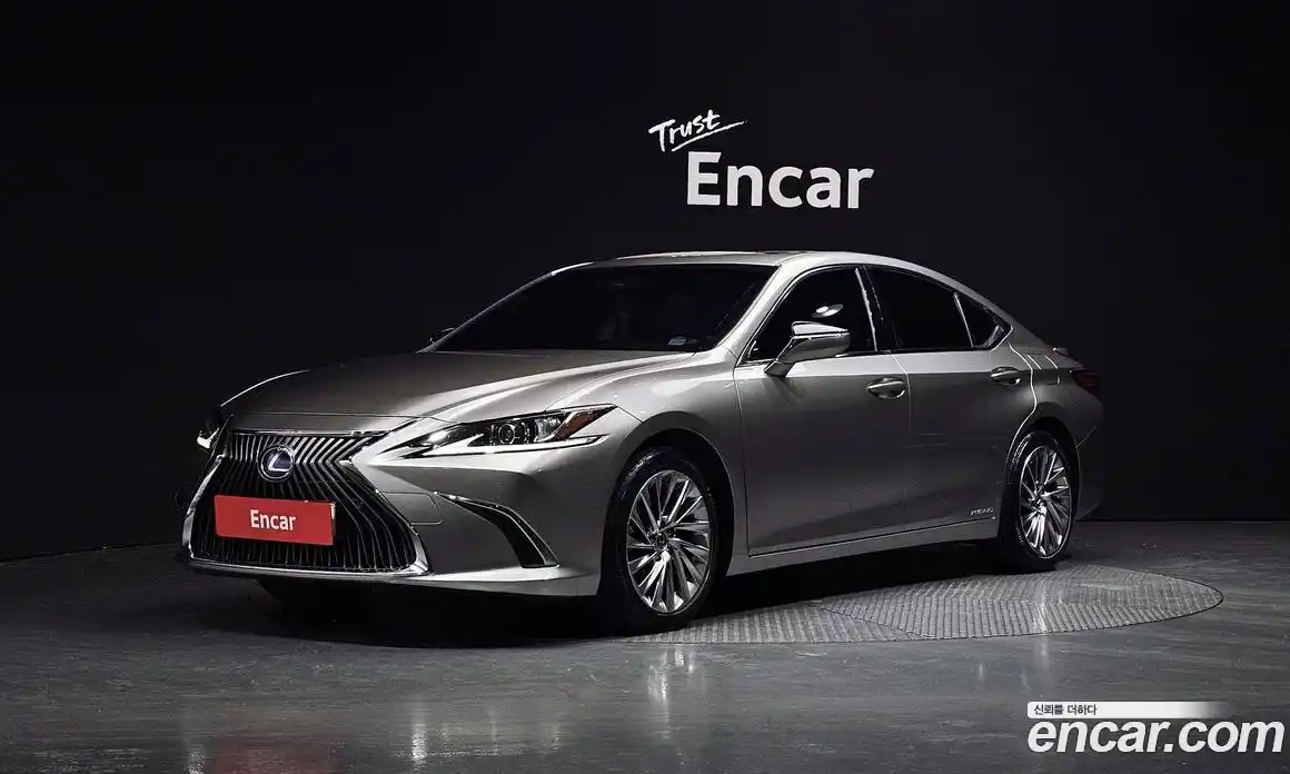 Lexus ES 2019 2.5 Автомат в Москве № 628598, фото 1