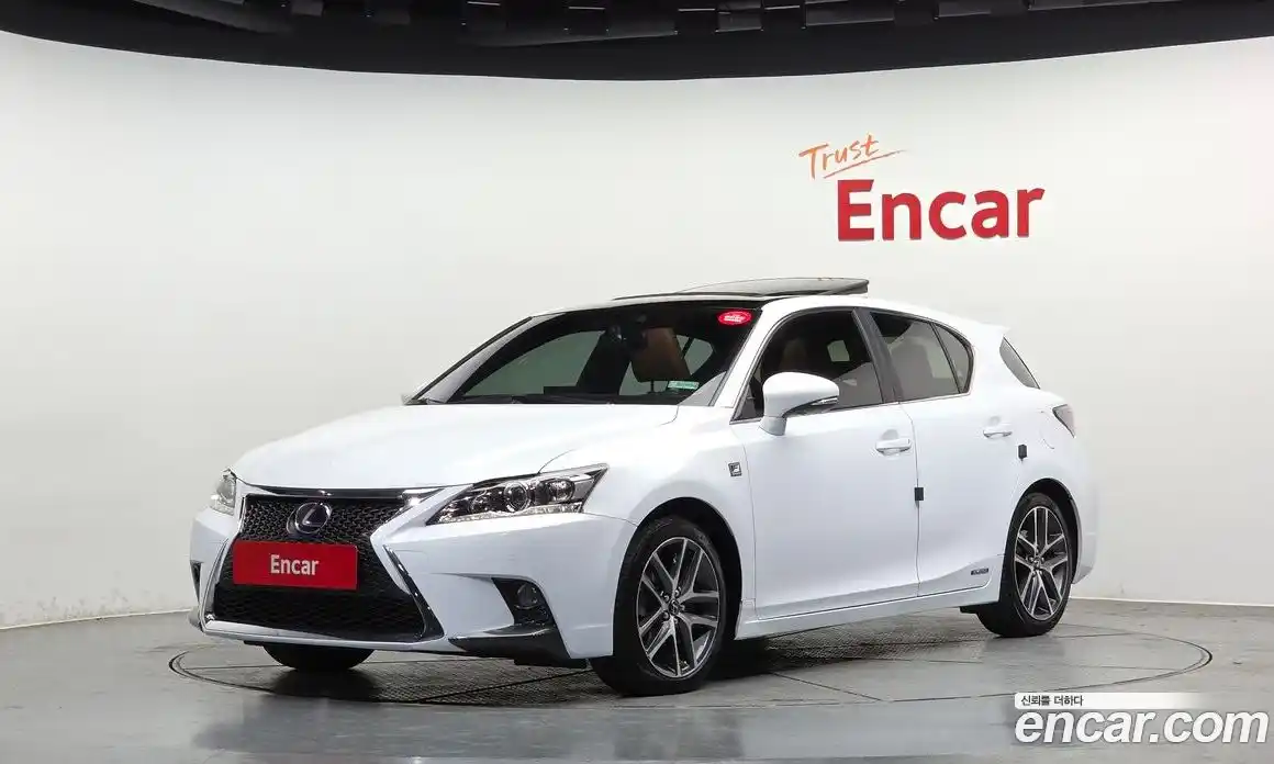 Lexus CT200h 2016 1.8 Автомат в Москве № 628660, фото 1