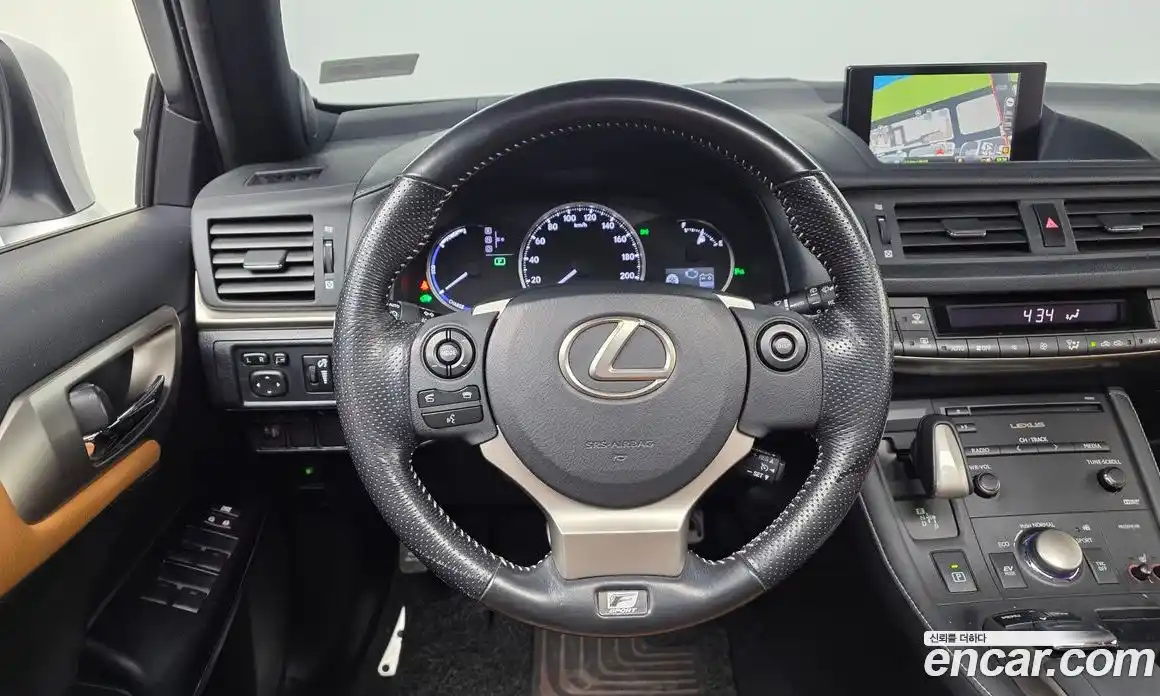 Lexus CT200h 2016 1.8 Автомат в Москве № 628660, фото 13