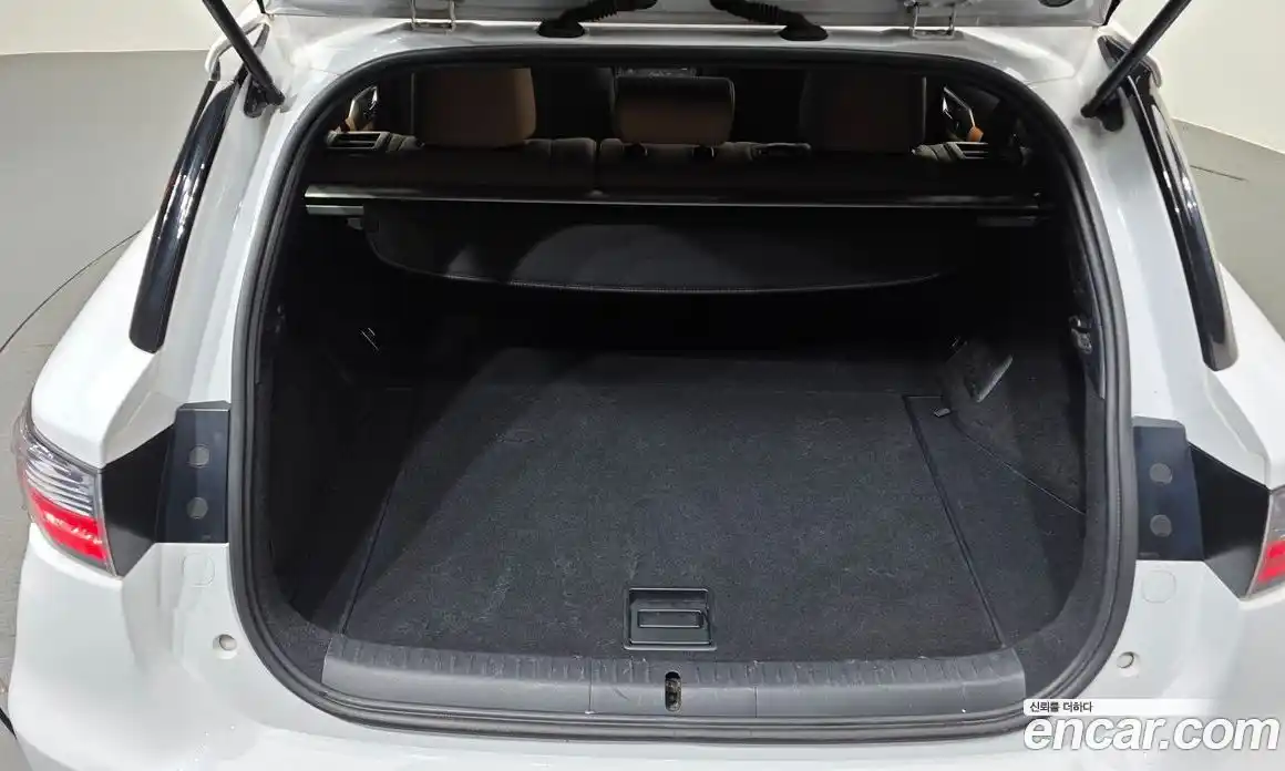 Lexus CT200h 2016 1.8 Автомат в Москве № 628660, фото 20