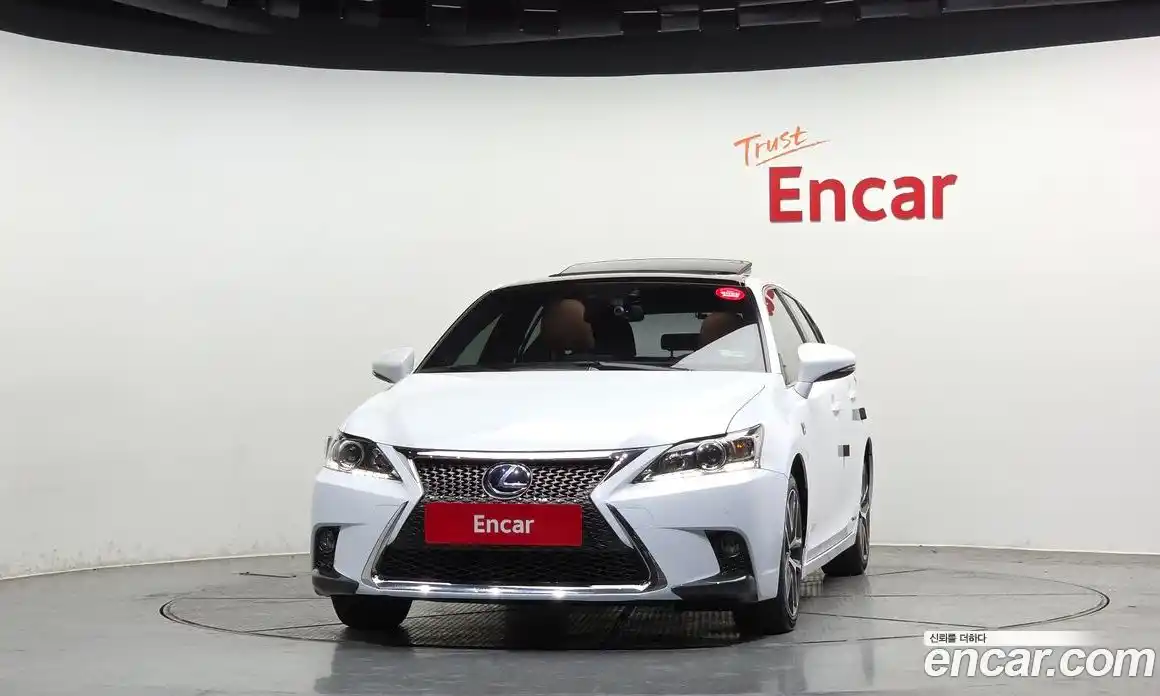 Lexus CT200h 2016 1.8 Автомат в Москве № 628660, фото 3