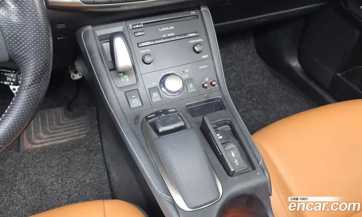 Lexus CT200h 2016 1.8 Автомат в Москве № 628660, фото 9