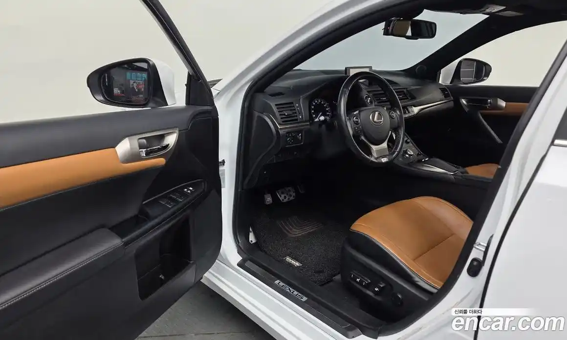 Lexus CT200h 2016 1.8 Автомат в Москве № 628660, фото 10