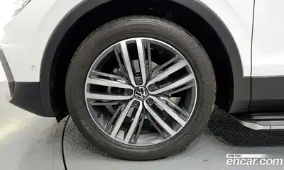Volkswagen Tiguan 2022 2.0 Автомат в Москве № 628965, миниатюра 5