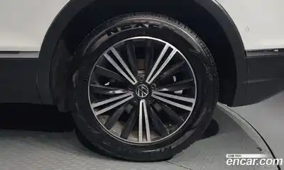 Volkswagen Tiguan 2021 2.0 Автомат в Москве № 629174, миниатюра 5