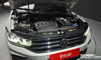 Volkswagen Tiguan 2021 2.0 Автомат в Москве № 629174, миниатюра 6