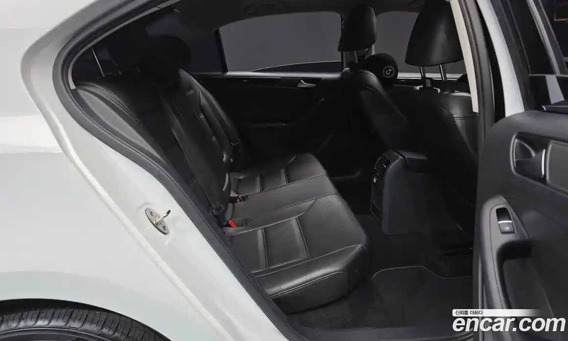 Volkswagen Jetta 2015 2.0 Автомат в Москве № 629226, фото 12