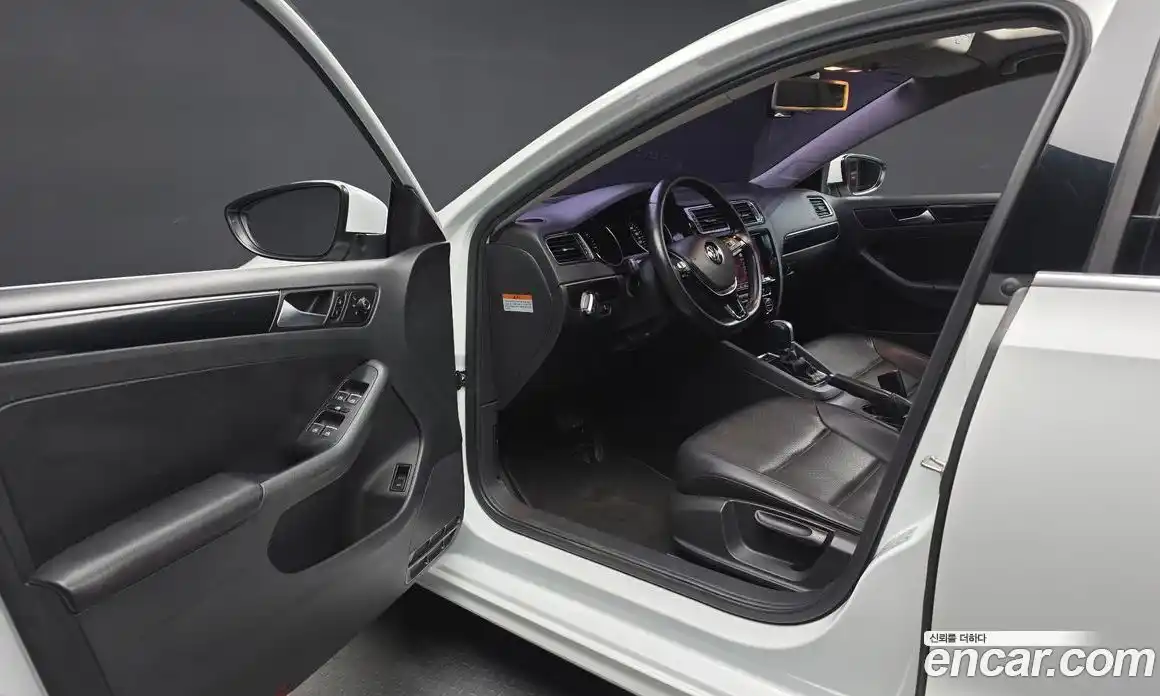 Volkswagen Jetta 2015 2.0 Автомат в Москве № 629226, фото 10