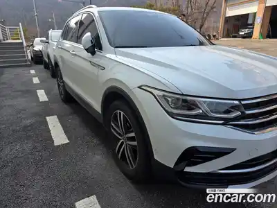Volkswagen Tiguan 2021 2.0 Автомат в Москве № 629328, миниатюра 4