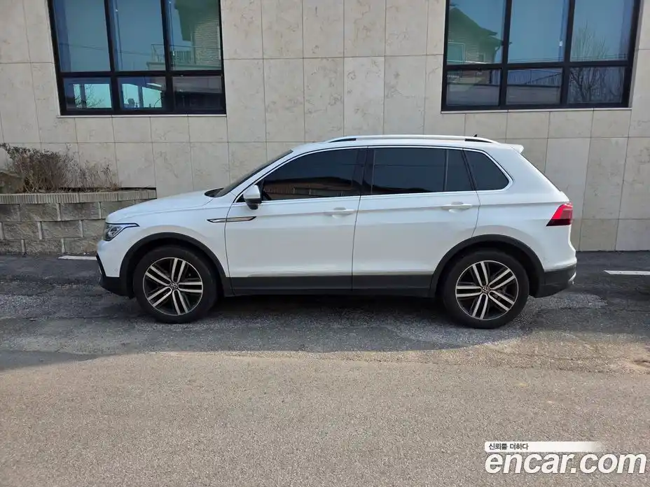 Volkswagen Tiguan 2021 2.0 Автомат в Москве № 629328, фото 7