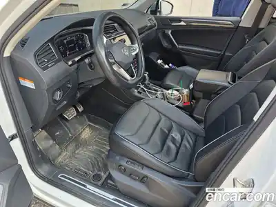 Volkswagen Tiguan 2021 2.0 Автомат в Москве № 629328, миниатюра 8